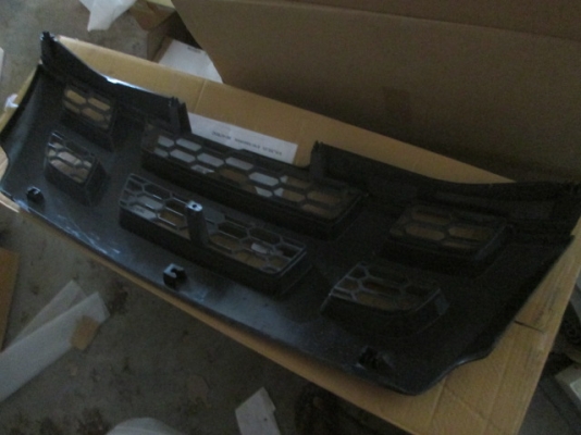 ขาย กระจังหน้า Dmax หน้าย้อย กันชนเว้า