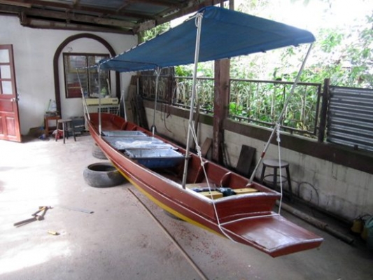 ขายเรือ 3 วา + เครื่อง 5.5 แรง  พร้อมขายของ