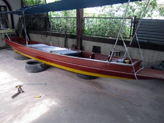 ขายเรือ 3 วา + เครื่อง 5.5 แรง  พร้อมขายของ