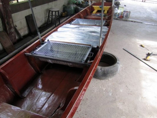 ขายเรือ 3 วา + เครื่อง 5.5 แรง  พร้อมขายของ