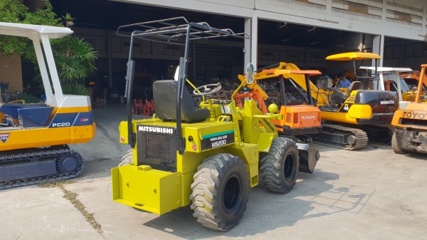 ขาย รถตัก MITSUBISHI รุ่น WS200 มือสองญี่ปุ่น ตักได้ ครึ่งคิว สองเพลา เอวอ่อน สวยพร้อมใช้งาน มือถือ 0818753444