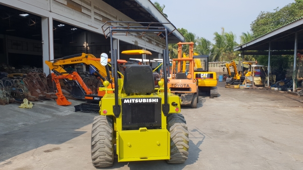 ขาย รถตัก MITSUBISHI รุ่น WS200 มือสองญี่ปุ่น ตักได้ ครึ่งคิว สองเพลา เอวอ่อน สวยพร้อมใช้งาน มือถือ 0818753444