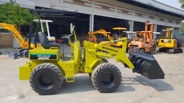 ขาย รถตัก MITSUBISHI รุ่น WS200 มือสองญี่ปุ่น ตักได้ ครึ่งคิว สองเพลา เอวอ่อน สวยพร้อมใช้งาน มือถือ 0818753444