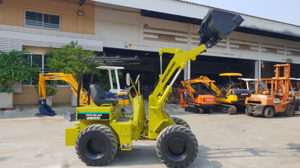 ขาย รถตัก MITSUBISHI รุ่น WS200 มือสองญี่ปุ่น ตักได้ ครึ่งคิว สองเพลา เอวอ่อน สวยพร้อมใช้งาน มือถือ 0818753444