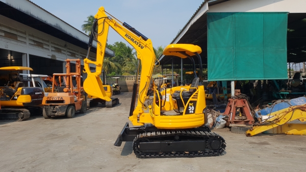 ขาย รถขุด KOMATSU รุ่น PC30FR มือสองญี่ปุ่น แทรกเหล็ก สลัก บูทเอวแน่น 100\% มีไลน์กระแทก สวยพร้อมใช้งาน มือถือ 0818753444