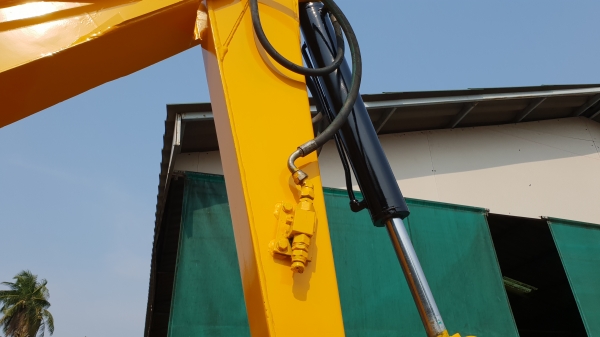 ขาย รถขุด KOMATSU รุ่น PC30FR มือสองญี่ปุ่น แทรกเหล็ก สลัก บูทเอวแน่น 100\% มีไลน์กระแทก สวยพร้อมใช้งาน มือถือ 0818753444