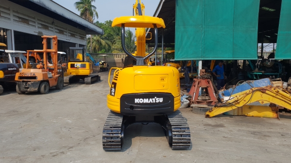 ขาย รถขุด KOMATSU รุ่น PC30FR มือสองญี่ปุ่น แทรกเหล็ก สลัก บูทเอวแน่น 100\% มีไลน์กระแทก สวยพร้อมใช้งาน มือถือ 0818753444