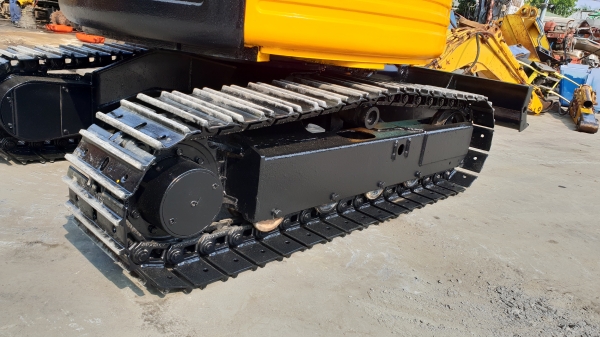 ขาย รถขุด KOMATSU รุ่น PC30FR มือสองญี่ปุ่น แทรกเหล็ก สลัก บูทเอวแน่น 100\% มีไลน์กระแทก สวยพร้อมใช้งาน มือถือ 0818753444