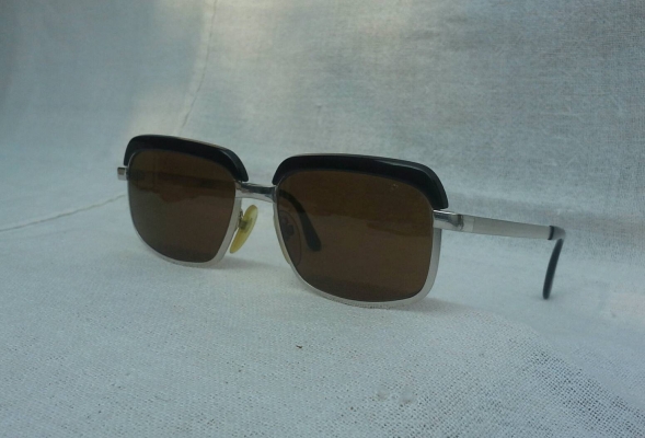 แว่นตาเยอรมันคลับมาสเตอร์ 'ทองขาว' (White Gold Filled) 12 K สัดส่วนทองคำบริสุทธิ์ 50 \% เล แว่นตาเยอรมันคลับมาสเตอร์ 'ทองขาว' (White Gold Filled) 12 K สัดส่วนทองคำบริสุทธิ์ 50 \% เล