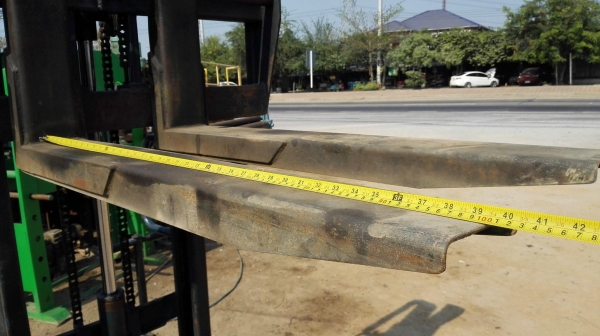 สแต้กเกอร์ยกของ POWERMAN แบบเท้าเหยียบ ขนาด 1000 kg ยกสูง 150 cm งายาว 100 cm สภาพสวยพร้อมใช้