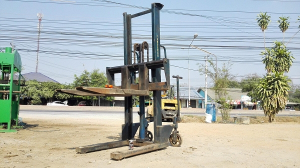 สแต้กเกอร์ยกของ POWERMAN แบบเท้าเหยียบ ขนาด 1000 kg ยกสูง 150 cm งายาว 100 cm สภาพสวยพร้อมใช้ สแต้กเกอร์ยกของ POWERMAN แบบเท้าเหยียบ ขนาด 1000 kg ยกสูง 150 cm งายาว 100 cm สภาพสวยพร้อมใช้