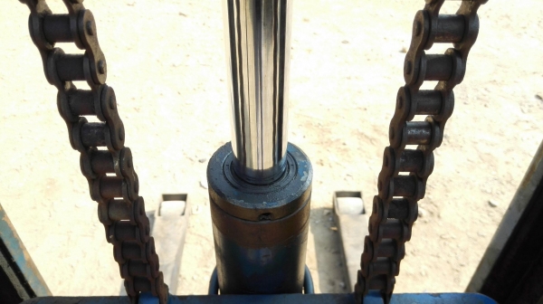 สแต้กเกอร์ยกของ POWERMAN แบบเท้าเหยียบ ขนาด 1000 kg ยกสูง 150 cm งายาว 100 cm สภาพสวยพร้อมใช้