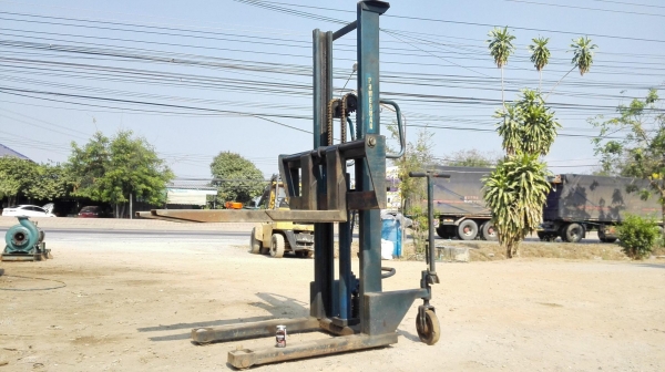 สแต้กเกอร์ยกของ POWERMAN แบบเท้าเหยียบ ขนาด 1000 kg ยกสูง 150 cm งายาว 100 cm สภาพสวยพร้อมใช้ สแต้กเกอร์ยกของ POWERMAN แบบเท้าเหยียบ ขนาด 1000 kg ยกสูง 150 cm งายาว 100 cm สภาพสวยพร้อมใช้