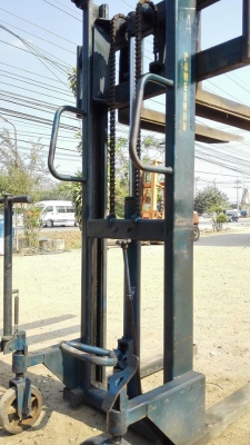 สแต้กเกอร์ยกของ POWERMAN แบบเท้าเหยียบ ขนาด 1000 kg ยกสูง 150 cm งายาว 100 cm สภาพสวยพร้อมใช้ สแต้กเกอร์ยกของ POWERMAN แบบเท้าเหยียบ ขนาด 1000 kg ยกสูง 150 cm งายาว 100 cm สภาพสวยพร้อมใช้