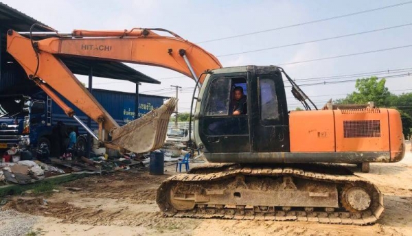 ขาย 725,000 HITACHI zx 200-1 เล่มทะเบียน เครื่องดี ปั้มแรง เอวแน่น ช่วงล่างสวย รถพร้อมใช้เอกสารโอน รถอยู่ ระยอง 064-191-1112