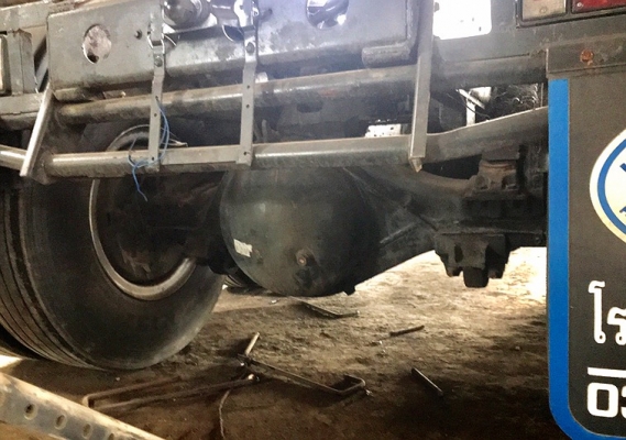 ปรับลดราคาเหลือ560,000ขายรถ10ล้อหัวลาก ISUZU ROCKY240แรงม้า 2เพลาปี39ราคา 590,000