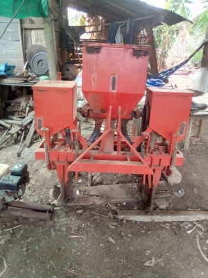 ขายเครื่องหยอดข้าวโพด 2 แถวแบบกระทู้