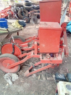 ขายเครื่องหยอดข้าวโพด 2 แถวแบบกระทู้