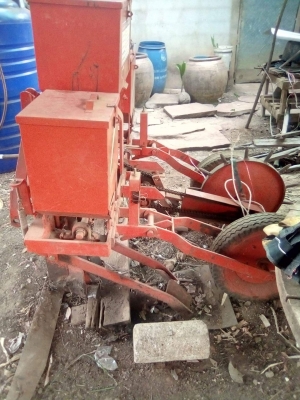 ขายเครื่องหยอดข้าวโพด 2 แถวแบบกระทู้