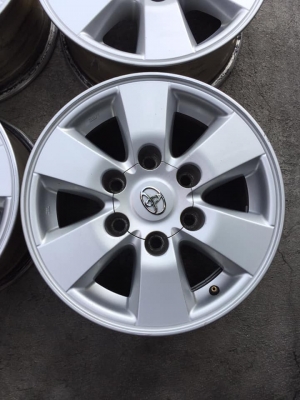 ล้อโตโยต้าขอบ15+น๊อตเดิม ชุด4วง4500บ.ไม่ซ่อม แตกร้าว สีเดิมสวยๆ สนใจโทร0879050181.ส่งได้ครับ