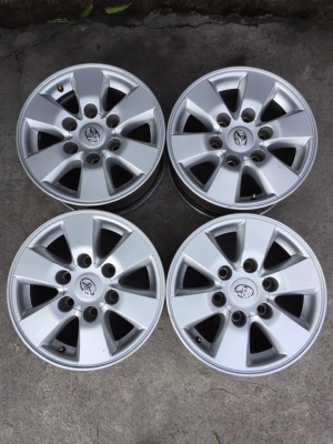 ล้อโตโยต้าขอบ15+น๊อตเดิม ชุด4วง4500บ.ไม่ซ่อม แตกร้าว สีเดิมสวยๆ สนใจโทร0879050181.ส่งได้ครับ