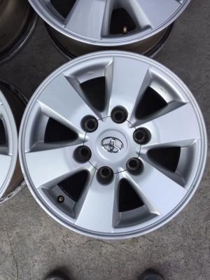ล้อโตโยต้าขอบ15+น๊อตเดิม ชุด4วง4500บ.ไม่ซ่อม แตกร้าว สีเดิมสวยๆ สนใจโทร0879050181.ส่งได้ครับ