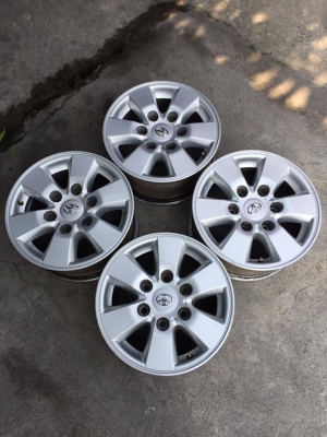 ล้อโตโยต้าขอบ15+น๊อตเดิม ชุด4วง4500บ.ไม่ซ่อม แตกร้าว สีเดิมสวยๆ สนใจโทร0879050181.ส่งได้ครับ