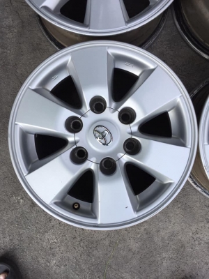 ล้อโตโยต้าขอบ15+น๊อตเดิม ชุด4วง4500บ.ไม่ซ่อม แตกร้าว สีเดิมสวยๆ สนใจโทร0879050181.ส่งได้ครับ