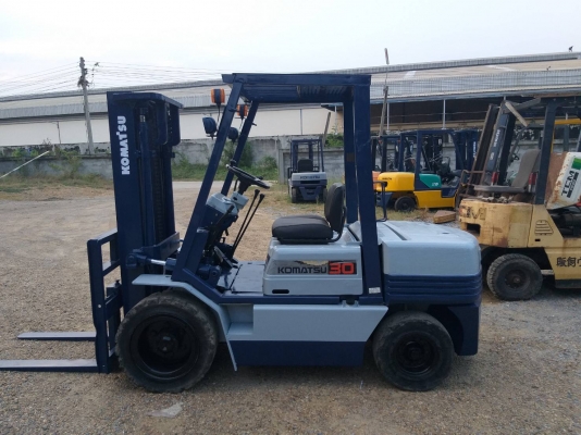 ขายรถยก KOMATSU FD30-11 เครื่องดีเซล 4D95 เสาสูง 3 เมตร ยกได้ 3 ตัน เกียร์ธรรมดา ยางตันหน้า-หลัง รถนอกนำเข้า มีเอกสารรับรองการนำเข้า ติดต่อ 098-7962549