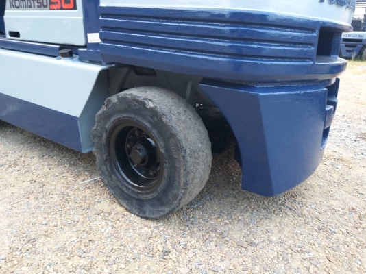 ขายรถยก KOMATSU FD30-11 เครื่องดีเซล 4D95 เสาสูง 3 เมตร ยกได้ 3 ตัน เกียร์ธรรมดา ยางตันหน้า-หลัง รถนอกนำเข้า มีเอกสารรับรองการนำเข้า ติดต่อ 098-7962549