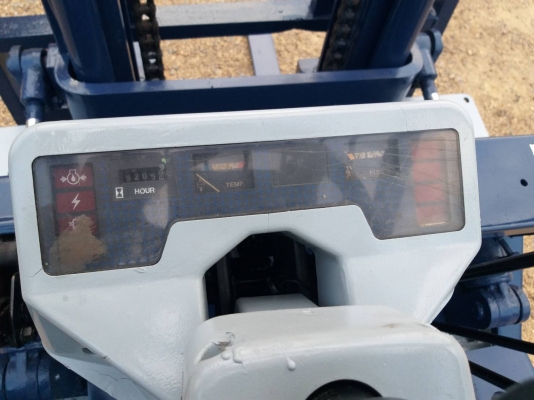 ขายรถยก KOMATSU FD30-11 เครื่องดีเซล 4D95 เสาสูง 3 เมตร ยกได้ 3 ตัน เกียร์ธรรมดา ยางตันหน้า-หลัง รถนอกนำเข้า มีเอกสารรับรองการนำเข้า ติดต่อ 098-7962549