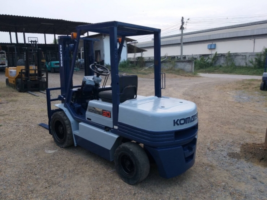 ขายรถยก KOMATSU FD30-11 เครื่องดีเซล 4D95 เสาสูง 3 เมตร ยกได้ 3 ตัน เกียร์ธรรมดา ยางตันหน้า-หลัง รถนอกนำเข้า มีเอกสารรับรองการนำเข้า ติดต่อ 098-7962549