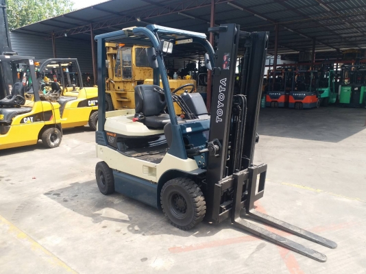 รถยกไฟฟ้าโตโยต้ารุ่น 7 น้ำหนักยก 1.5 ตัน เสาสูง 3 เมตรเข้าตู้ แผงงาสไลด์