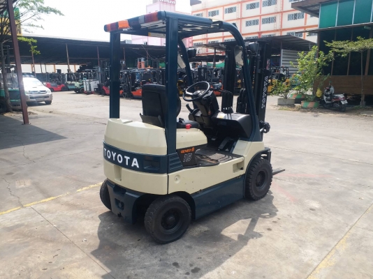 รถยกไฟฟ้าโตโยต้ารุ่น 7 น้ำหนักยก 1.5 ตัน เสาสูง 3 เมตรเข้าตู้ แผงงาสไลด์