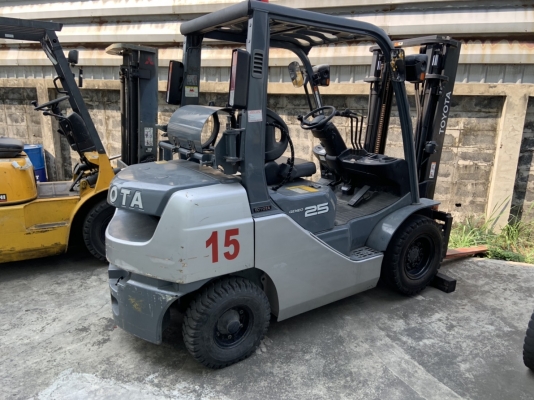 รถยกโตโยต้ารุ่น 8 น้ำหนักยก 2.5 ตัน เสาสูง 3 เมตร แผงงาสไลด์ เครื่องเบนซินติดแก๊ส