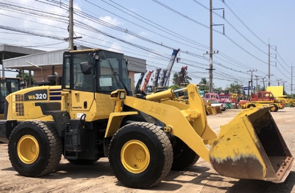 ขายรถตักล้อยาง KOMATSU WA320-5 นำเข้าเองจากญี่ปุ่น สภาพสวยพร้อมใช้ มีVDOการทำงานครับ