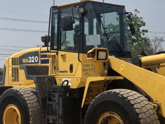 ขายรถตักล้อยาง KOMATSU WA320-5 นำเข้าเองจากญี่ปุ่น สภาพสวยพร้อมใช้ มีVDOการทำงานครับ