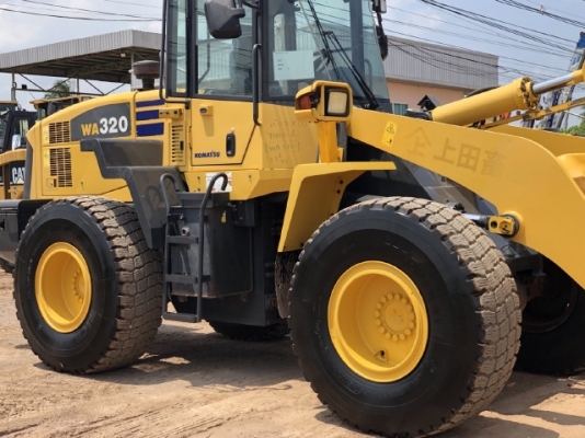 ขายรถตักล้อยาง KOMATSU WA320-5 นำเข้าเองจากญี่ปุ่น สภาพสวยพร้อมใช้ มีVDOการทำงานครับ