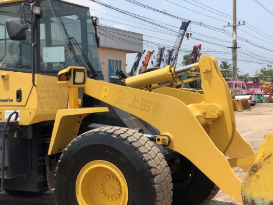 ขายรถตักล้อยาง KOMATSU WA320-5 นำเข้าเองจากญี่ปุ่น สภาพสวยพร้อมใช้ มีVDOการทำงานครับ ขายรถตักล้อยาง KOMATSU WA320-5 นำเข้าเองจากญี่ปุ่น สภาพสวยพร้อมใช้ มีVDOการทำงานครับ