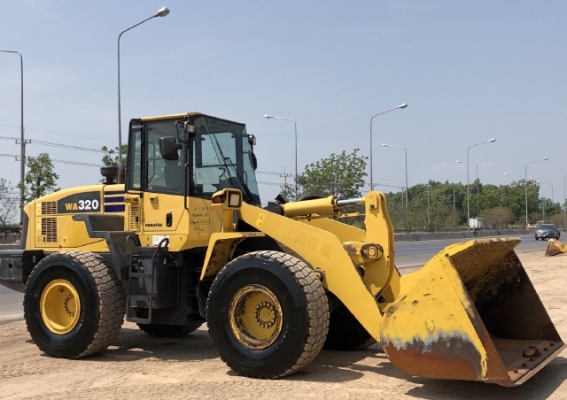 ขายรถตักล้อยาง KOMATSU WA320-5 นำเข้าเองจากญี่ปุ่น สภาพสวยพร้อมใช้ มีVDOการทำงานครับ ขายรถตักล้อยาง KOMATSU WA320-5 นำเข้าเองจากญี่ปุ่น สภาพสวยพร้อมใช้ มีVDOการทำงานครับ