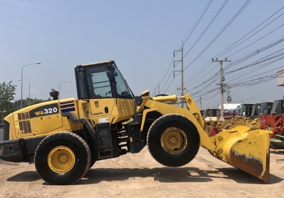 ขายรถตักล้อยาง KOMATSU WA320-5 นำเข้าเองจากญี่ปุ่น สภาพสวยพร้อมใช้ มีVDOการทำงานครับ ขายรถตักล้อยาง KOMATSU WA320-5 นำเข้าเองจากญี่ปุ่น สภาพสวยพร้อมใช้ มีVDOการทำงานครับ