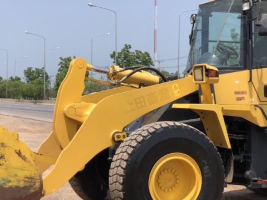 ขายรถตักล้อยาง KOMATSU WA320-5 นำเข้าเองจากญี่ปุ่น สภาพสวยพร้อมใช้ มีVDOการทำงานครับ ขายรถตักล้อยาง KOMATSU WA320-5 นำเข้าเองจากญี่ปุ่น สภาพสวยพร้อมใช้ มีVDOการทำงานครับ
