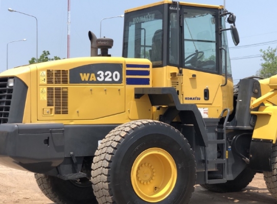 ขายรถตักล้อยาง KOMATSU WA320-5 นำเข้าเองจากญี่ปุ่น สภาพสวยพร้อมใช้ มีVDOการทำงานครับ ขายรถตักล้อยาง KOMATSU WA320-5 นำเข้าเองจากญี่ปุ่น สภาพสวยพร้อมใช้ มีVDOการทำงานครับ