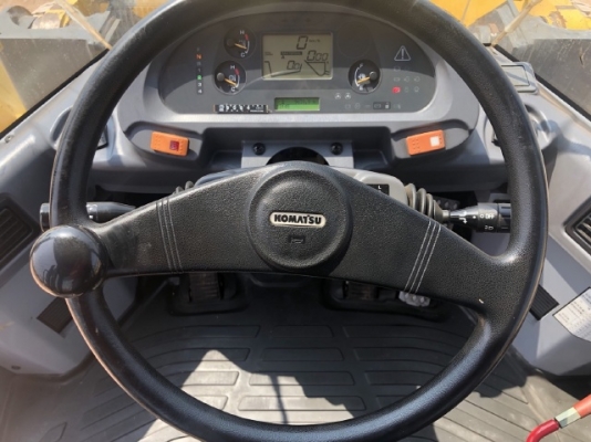 ขายรถตักล้อยาง KOMATSU WA320-5 นำเข้าเองจากญี่ปุ่น สภาพสวยพร้อมใช้ มีVDOการทำงานครับ ขายรถตักล้อยาง KOMATSU WA320-5 นำเข้าเองจากญี่ปุ่น สภาพสวยพร้อมใช้ มีVDOการทำงานครับ