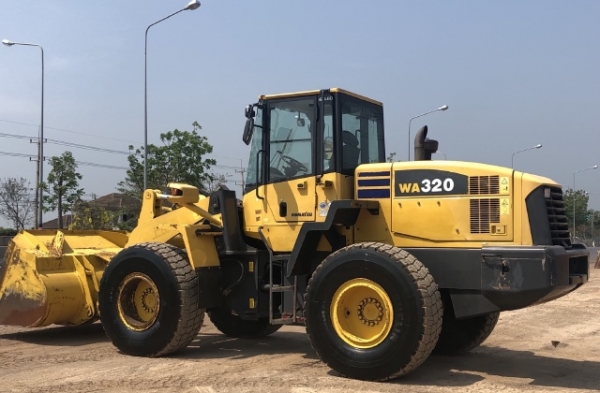 ขายรถตักล้อยาง KOMATSU WA320-5 นำเข้าเองจากญี่ปุ่น สภาพสวยพร้อมใช้ มีVDOการทำงานครับ ขายรถตักล้อยาง KOMATSU WA320-5 นำเข้าเองจากญี่ปุ่น สภาพสวยพร้อมใช้ มีVDOการทำงานครับ