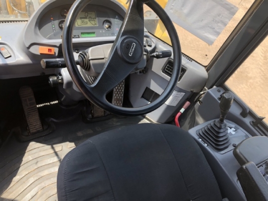 ขายรถตักล้อยาง KOMATSU WA320-5 นำเข้าเองจากญี่ปุ่น สภาพสวยพร้อมใช้ มีVDOการทำงานครับ ขายรถตักล้อยาง KOMATSU WA320-5 นำเข้าเองจากญี่ปุ่น สภาพสวยพร้อมใช้ มีVDOการทำงานครับ