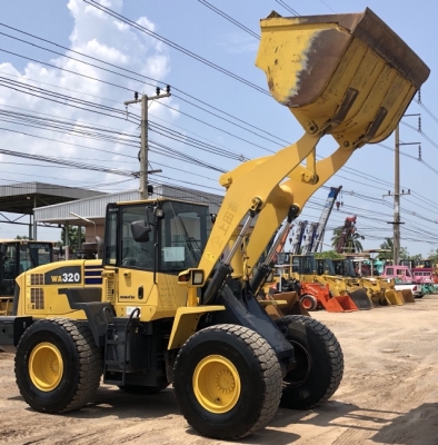 ขายรถตักล้อยาง KOMATSU WA320-5 นำเข้าเองจากญี่ปุ่น สภาพสวยพร้อมใช้ มีVDOการทำงานครับ ขายรถตักล้อยาง KOMATSU WA320-5 นำเข้าเองจากญี่ปุ่น สภาพสวยพร้อมใช้ มีVDOการทำงานครับ