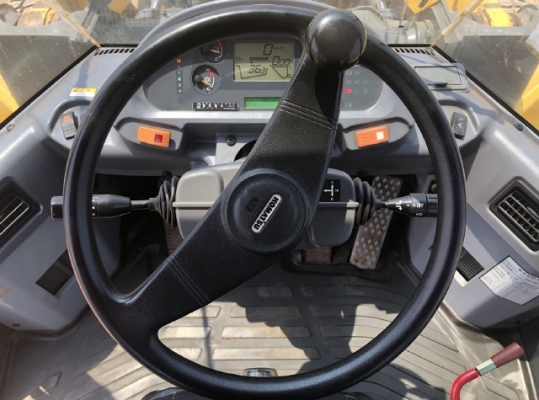 ขายรถตักล้อยาง KOMATSU WA320-5 นำเข้าเองจากญี่ปุ่น สภาพสวยพร้อมใช้ มีVDOการทำงานครับ ขายรถตักล้อยาง KOMATSU WA320-5 นำเข้าเองจากญี่ปุ่น สภาพสวยพร้อมใช้ มีVDOการทำงานครับ