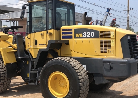 ขายรถตักล้อยาง KOMATSU WA320-5 นำเข้าเองจากญี่ปุ่น สภาพสวยพร้อมใช้ มีVDOการทำงานครับ ขายรถตักล้อยาง KOMATSU WA320-5 นำเข้าเองจากญี่ปุ่น สภาพสวยพร้อมใช้ มีVDOการทำงานครับ