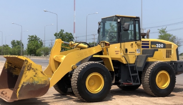 ขายรถตักล้อยาง KOMATSU WA320-5 นำเข้าเองจากญี่ปุ่น สภาพสวยพร้อมใช้ มีVDOการทำงานครับ ขายรถตักล้อยาง KOMATSU WA320-5 นำเข้าเองจากญี่ปุ่น สภาพสวยพร้อมใช้ มีVDOการทำงานครับ